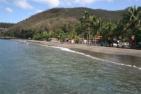 Les plus belles plages de sable noir de la Guadeloupe