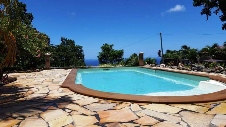 Domaine du Piton Bellevue – location de Gites écologique avec piscine à Pointe-Noire à partir de 525 €/semaine