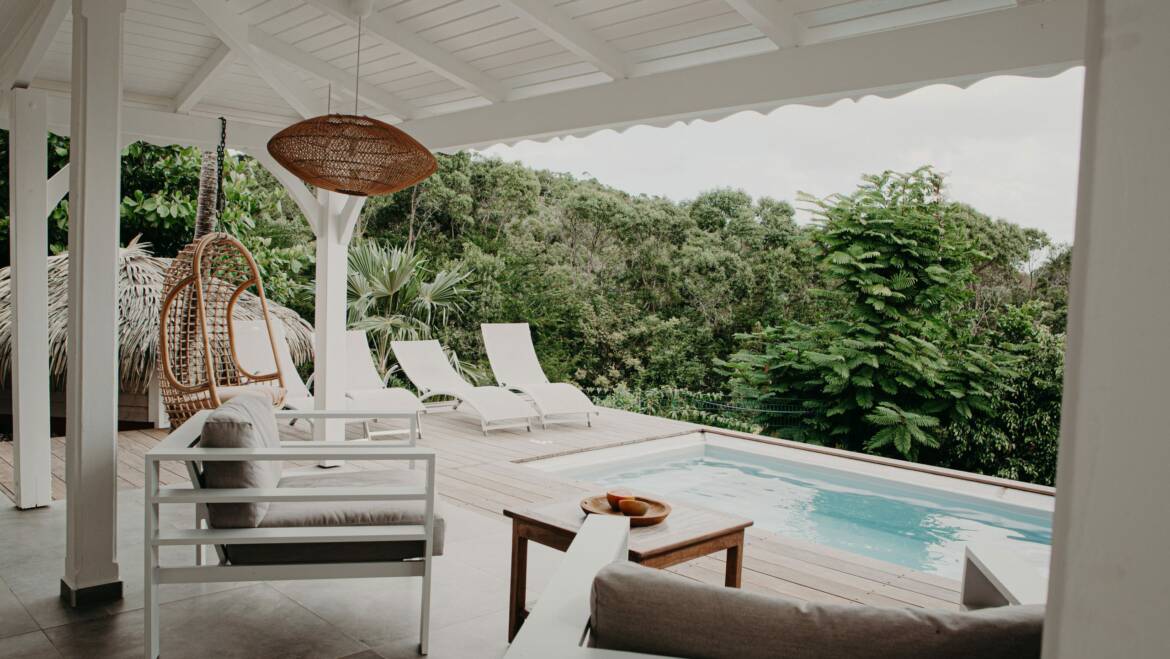 Location de villas “Nid Kreyol” avec piscine à Sainte-Anne, Guadeloupe à partir de 750€/semaine