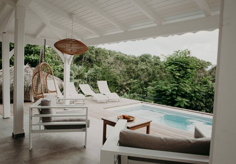 Location de villas “Nid Kreyol” avec piscine à Sainte-Anne, Guadeloupe à partir de 750€/semaine