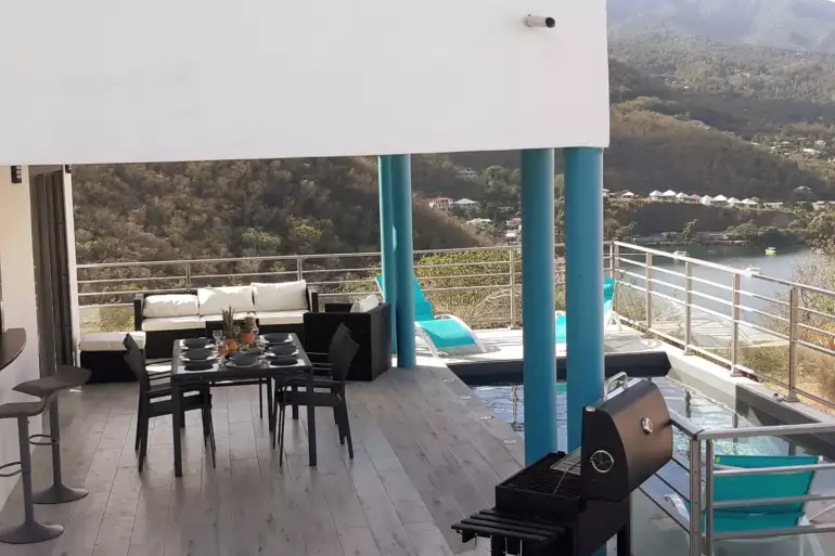 Location avec piscine Villa “Bacaly” à Bouillante, Guadeloupe pour 8 à 12 personnes à partir de 193 €/nuit