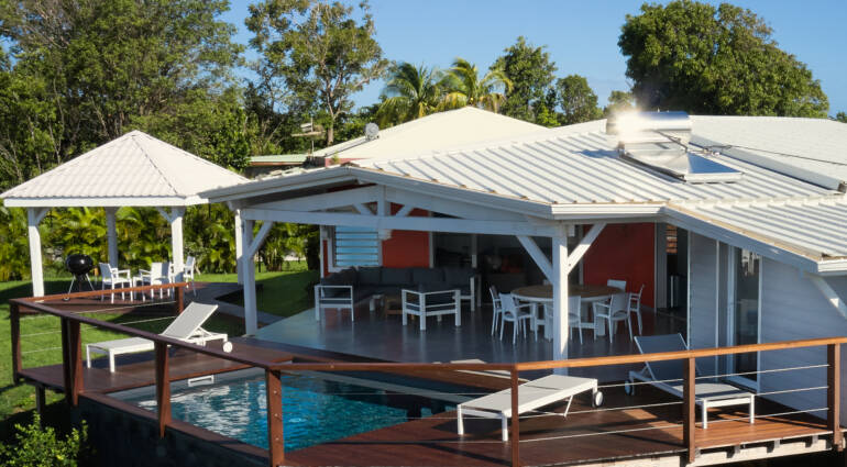 Location Villa “Déhé” à Deshaies, Guadeloupe avec piscine et vue sur mer pour 8 personnes à partir de 130 €/nuit