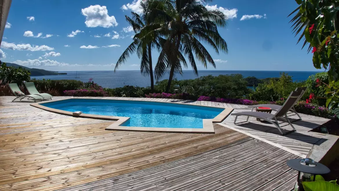 Location vue sur mer Villa “Falvert” avec piscine à Bouillante, Guadeloupe pour 8 personnes à partir de 1994 €/semaine