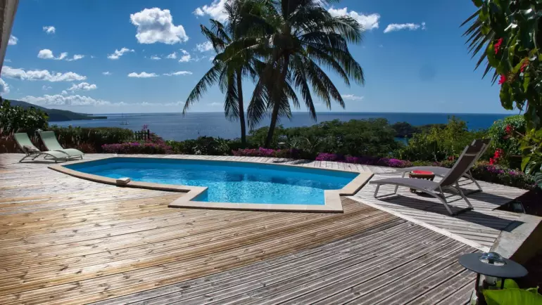 Location vue sur mer Villa “Falvert” avec piscine à Bouillante, Guadeloupe pour 8 personnes à partir de 1994 €/semaine