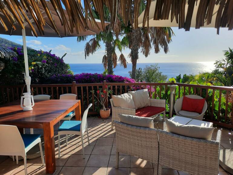 Location vue sur mer Villa “Gran’Kaz” à Pointe-Noire, Guadeloupe avec piscine et jacuzzipour 6 personnes à partir de 2100 €/semaine