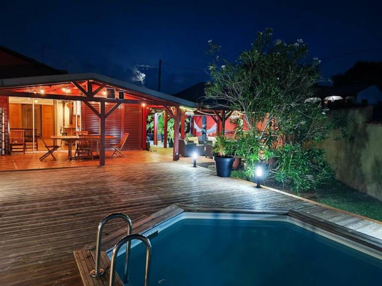 Location pour 10 personnes “Villa Holiday “avec piscine à Sainte-Rose, Guadeloupe à partir de 1120 €/semaine
