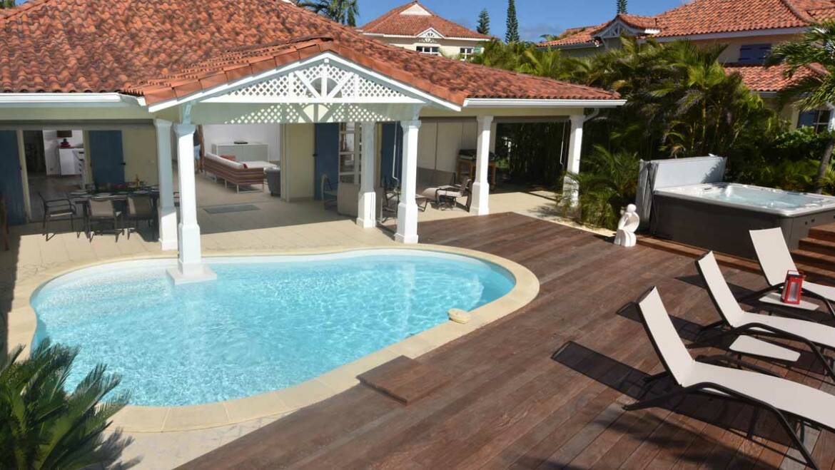 Villa de luxe “Jasmin” à louer face à la mer à Saint-François, Guadeloupe avec piscine  pour 6 personnes à partir de 642,85€/nuit