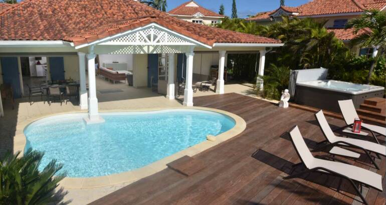 Villa de luxe “Jasmin” à louer face à la mer à Saint-François, Guadeloupe avec piscine  pour 6 personnes à partir de 642,85€/nuit
