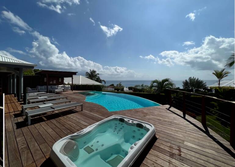 Location de la Villa “Zen” à Saint-Anne, Guadeloupe avec piscine et jacuzzi proche plage à partir de 335€/nuit