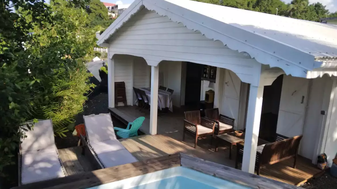 Location en bord de mer “Villa Ka” avec piscine Le Moule, Guadeloupe pour 4 personnes en à partir de 85 €/nuit