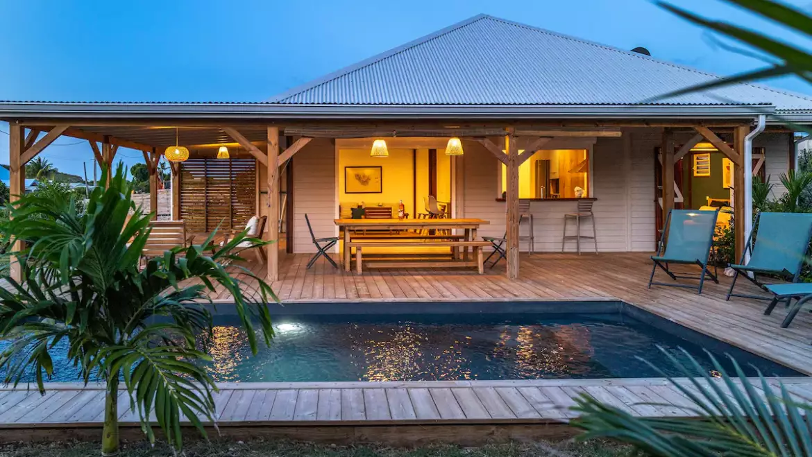 Location Villa “North Shore”  avec piscine Le Moule, Guadeloupe pour 8 personnes à partir de 261 €/nuit