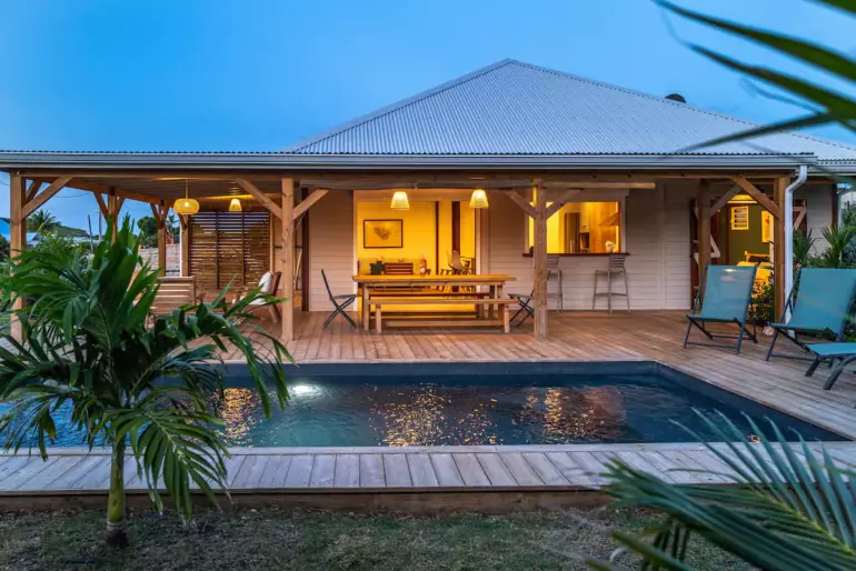 Location Villa “North Shore”  avec piscine Le Moule, Guadeloupe pour 8 personnes à partir de 261 €/nuit