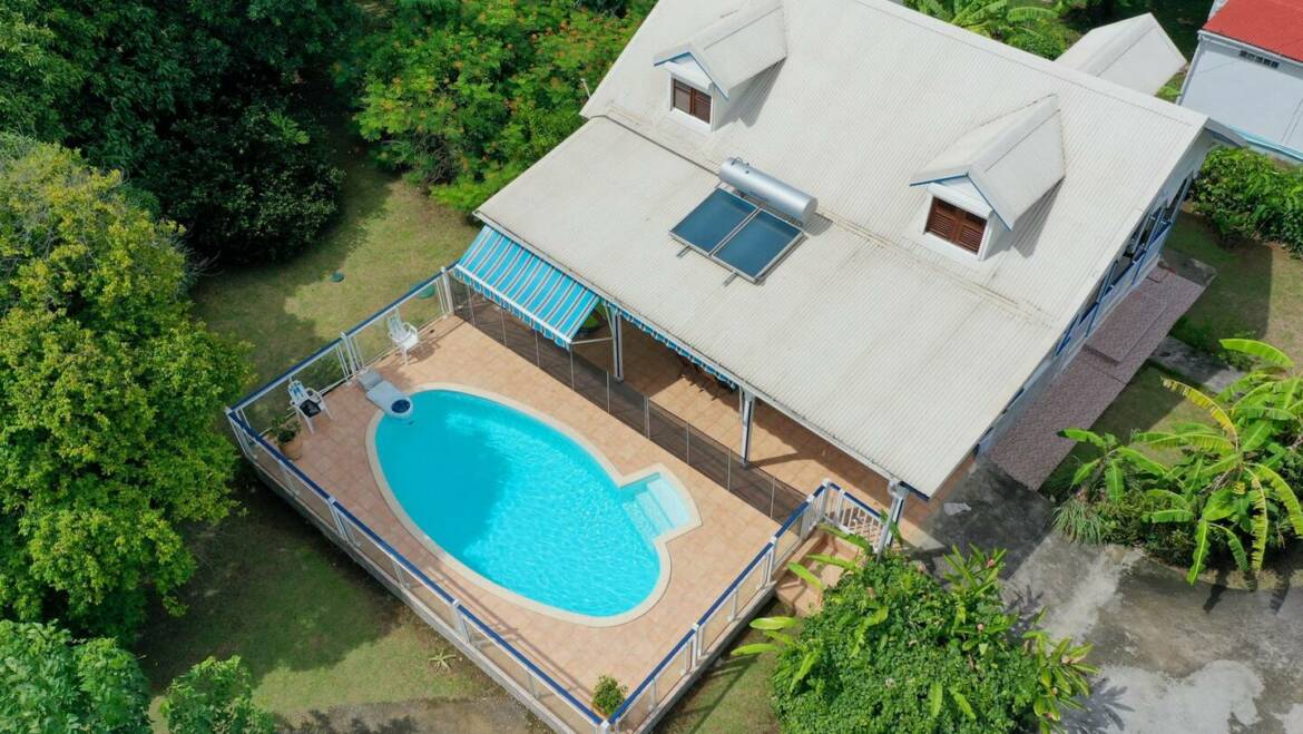 Location Villa “Les Gallières” avec piscine privée à Pointe-Noire, Guadeloupe pour 4 personnes à partir de 840€/ semaine