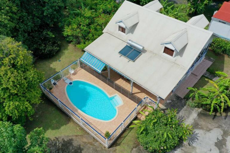 Location Villa “Les Gallières” avec piscine privée à Pointe-Noire, Guadeloupe pour 4 personnes à partir de 840€/ semaine