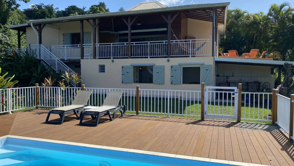 Location Villa “Macanao” 10 personnes à Bouillante, Guadeloupe avec piscine et vue sur mer à partir 220€/nuit