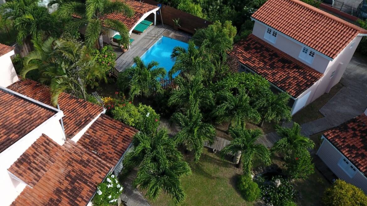 Location Villa “Hibiscus” pour 4/5 personnes à Sainte-Anne, Martinique avec pisicine à partir de 100€/nuit