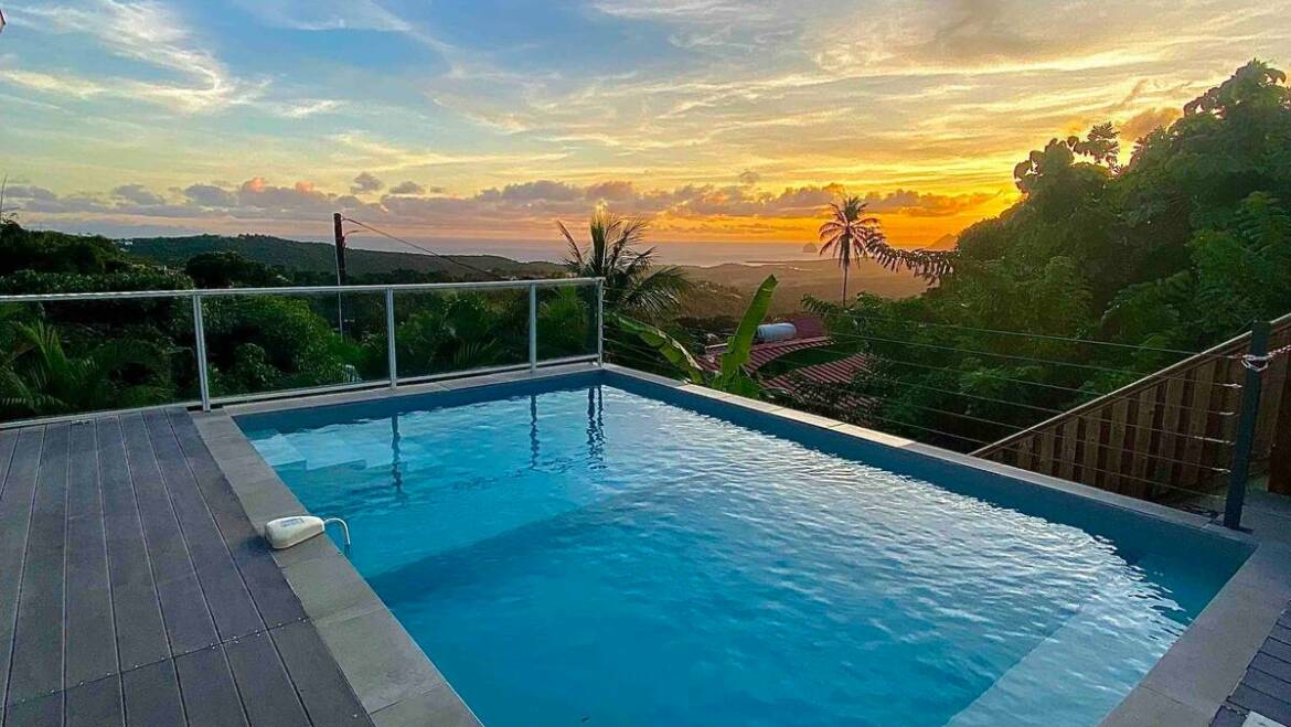Location villa “Pameyaque ” pour 6 personnes à Rivière Salée, Martinique avec vue mer et piscine à partir de 195€/nuit